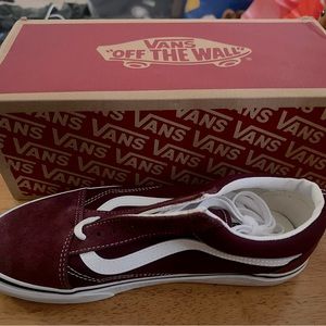 NWT Old Skool Vans 7.0 M / 8.5 W